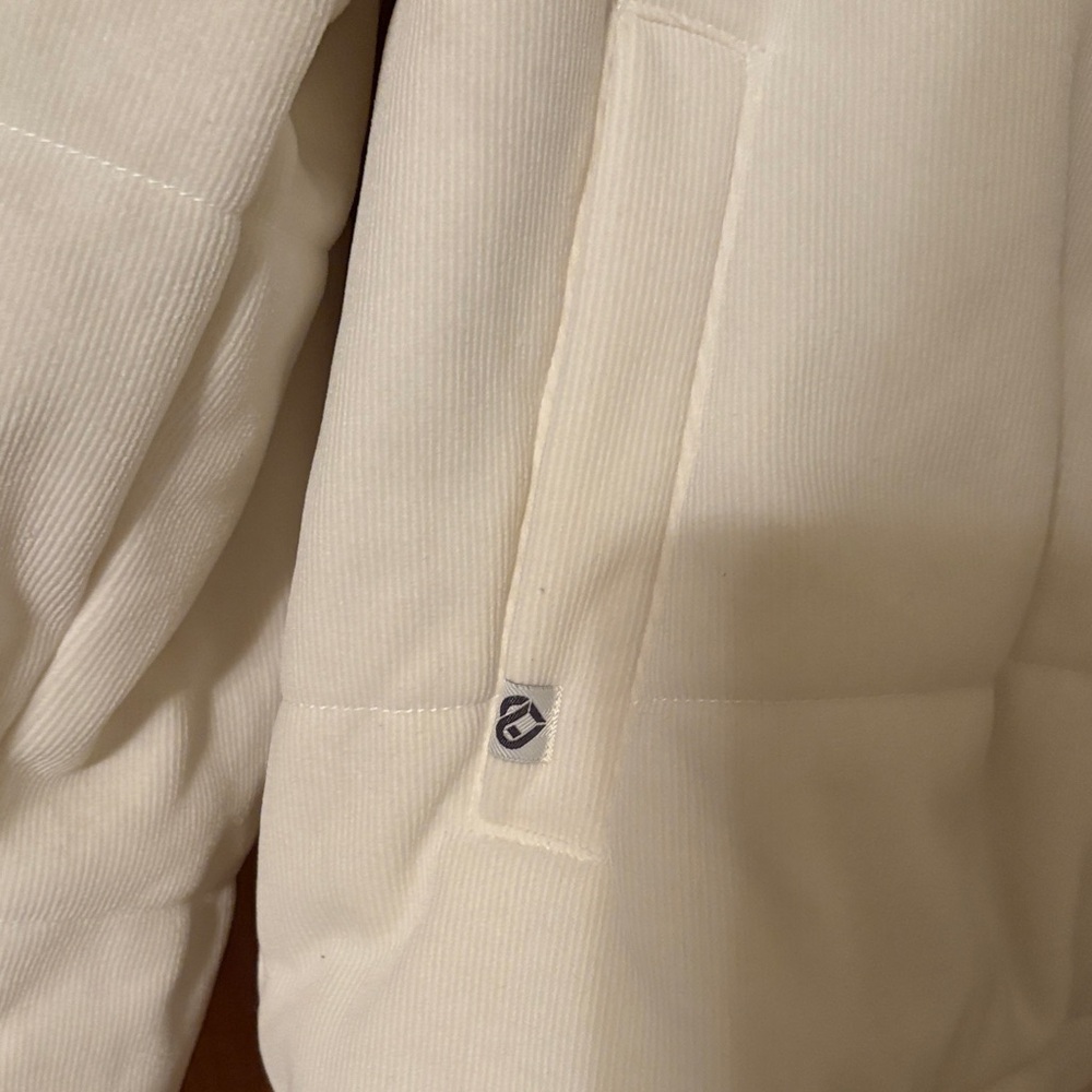 Colosseum White Corduroy Puffer Jacket with Red IU Emblem - Picture 2 of 7